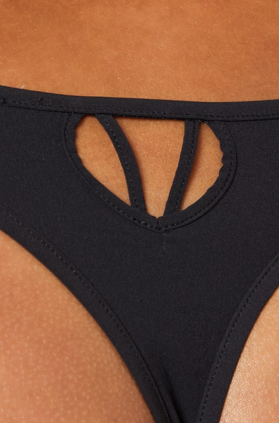 String en tulle brod&eacute;;${refinementColor}