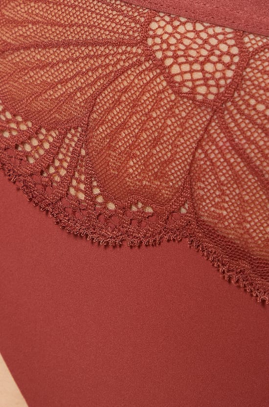 Tanga dentelle florale;${refinementColor}