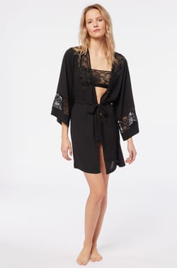 D&eacute;shabill&eacute; satin&eacute; d&eacute;tails dentelle;${refinementColor}