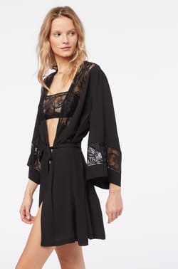 D&eacute;shabill&eacute; satin&eacute; d&eacute;tails dentelle;${refinementColor}