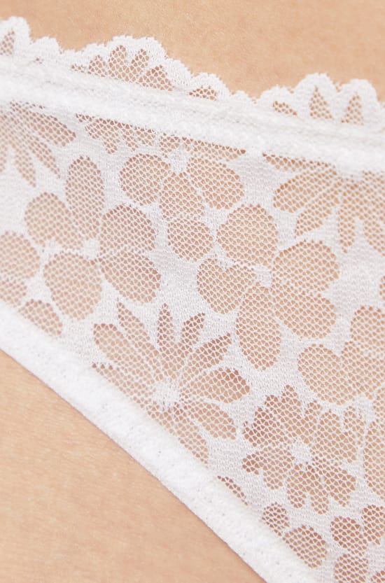 Tanga en dentelle;${refinementColor}