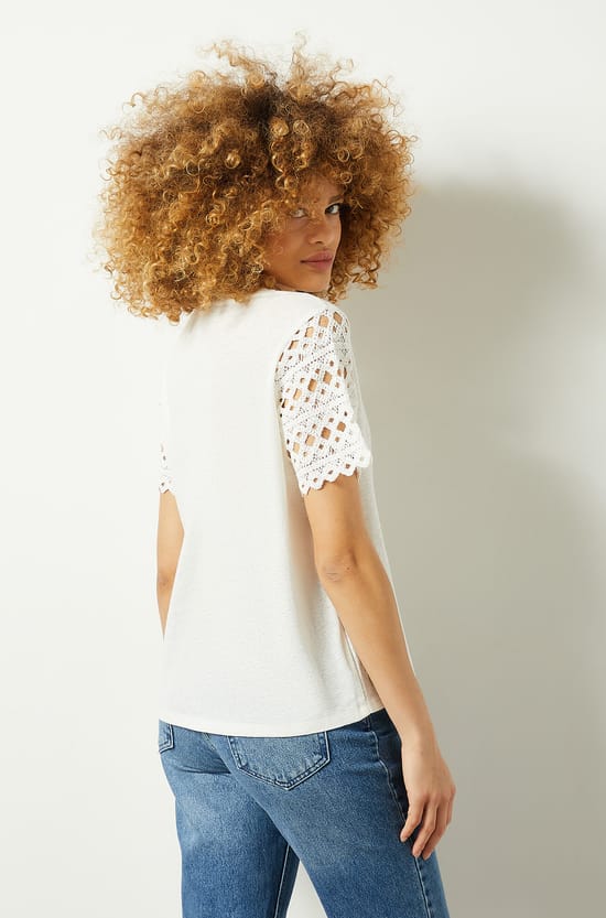 T-shirt manches courtes &agrave; broderies;${refinementColor}