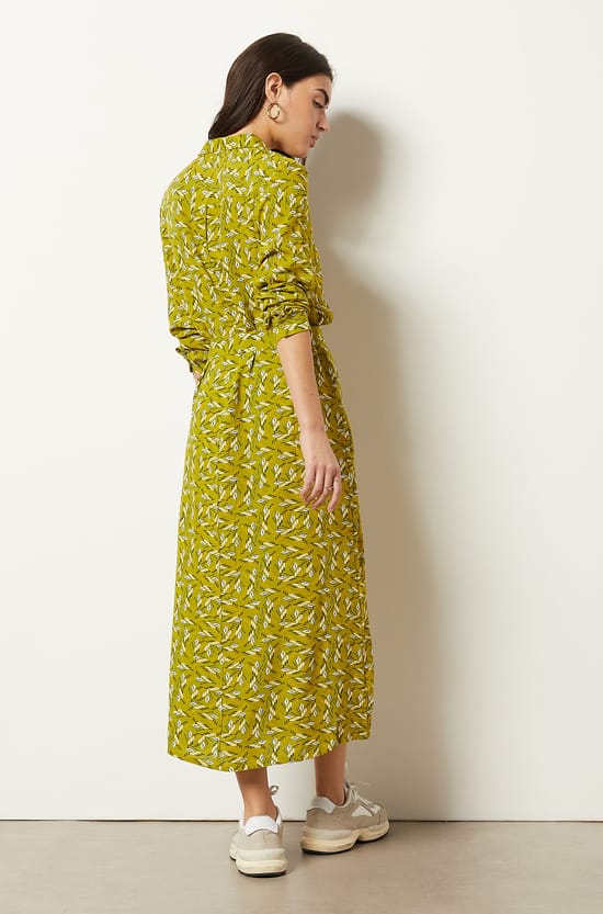 Robe longue avec ceinture &agrave; nouer;${refinementColor}