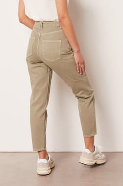 Jean coupe carotte;${refinementColor}