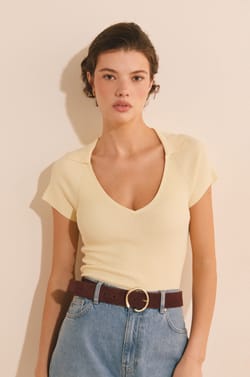 Pull manches courtes &agrave; col V;${refinementColor}