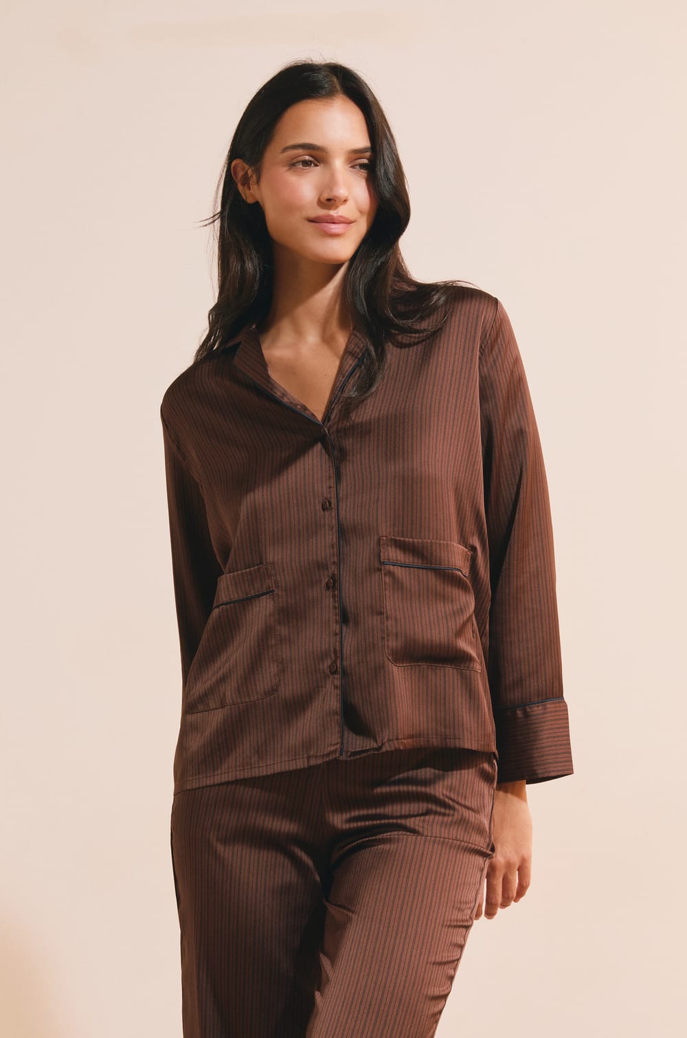 Chemise de pyjama satin&eacute;e &agrave; motifs;${refinementColor}