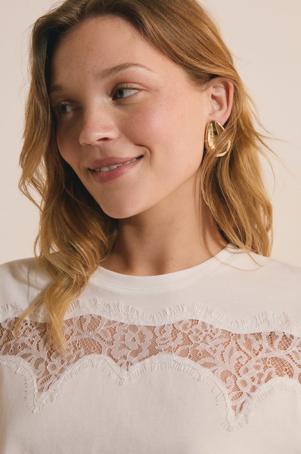 T-shirt en coton avec d&eacute;tails dentelle;${refinementColor}