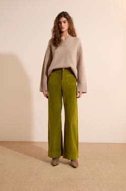 Jean en velours c&ocirc;tel&eacute; avec poche sur le devant;${refinementColor}