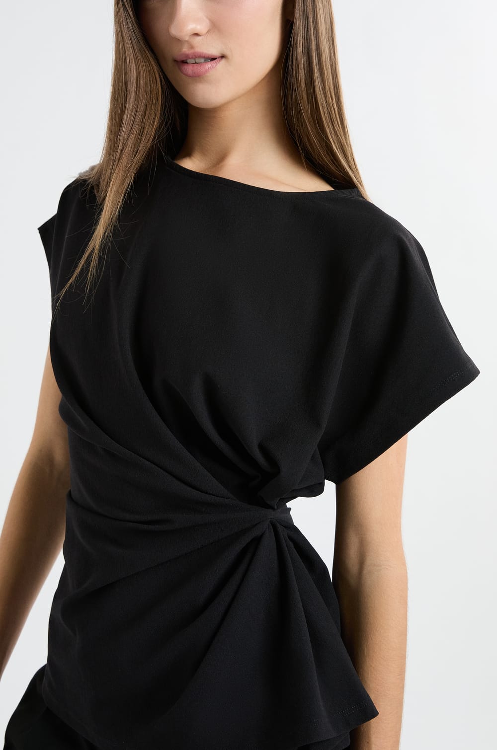 T-shirt drap&eacute; avec noeud;${refinementColor}
