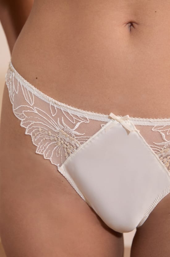 Tanga en broderie;${refinementColor}
