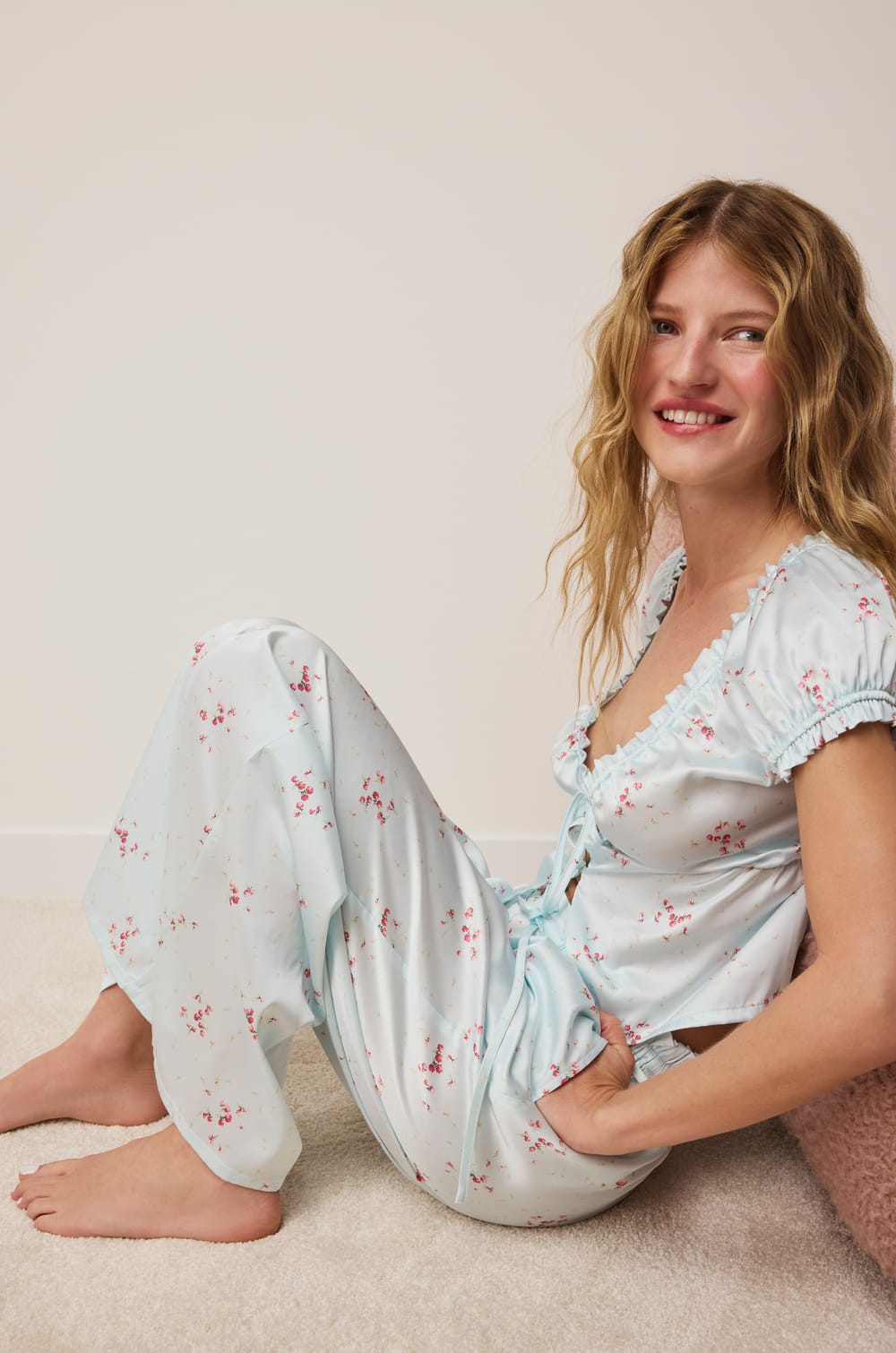 Pantalon 7/8 satin&eacute; &agrave; motifs;${refinementColor}