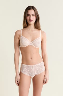 Beha van kant met gouden sieraad;${refinementColor}