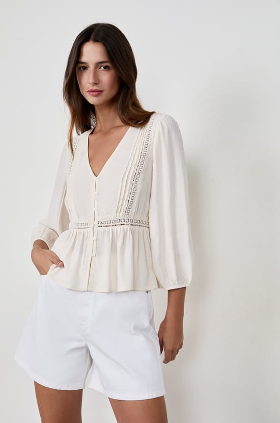 Blouse manches longues avec broderies;${refinementColor}