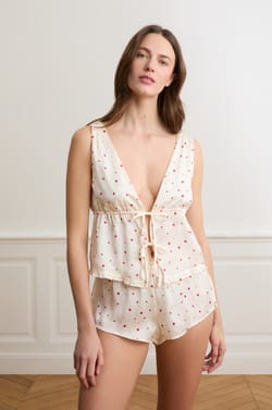 Top en satin nou&eacute; motifs coeurs;${refinementColor}