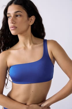 Brassière asymétrique haut de maillot de bain;${refinementColor}