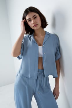 Однотонная рубашка с коротким рукавом;${refinementColor}