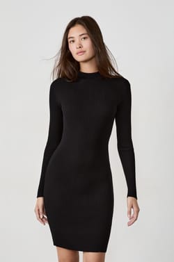 Robe pull courte;${refinementColor}