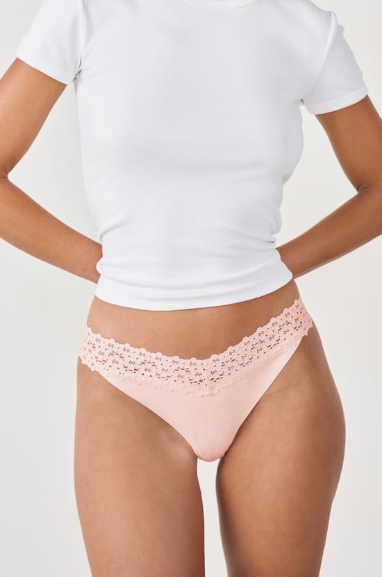 Tanga V-shape en microfibre et dentelle;${refinementColor}