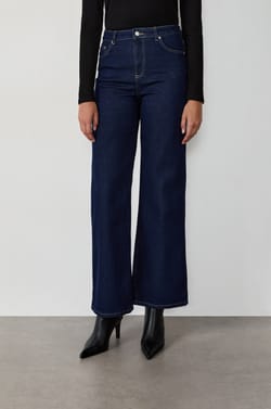 Jean droit en coton;${refinementColor}