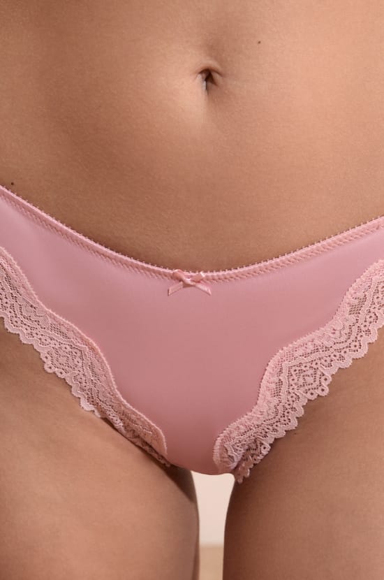 Tanga satin&eacute; avec d&eacute;tails dentelle;${refinementColor}