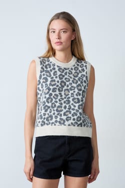 Sleeveless leopard print sweater;${refinementColor}