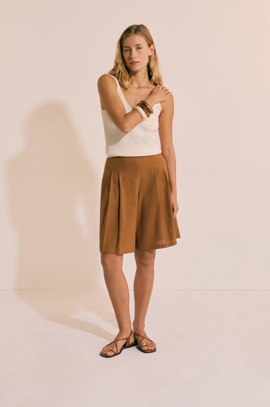 Bermuda pliss&eacute; avec lin;${refinementColor}