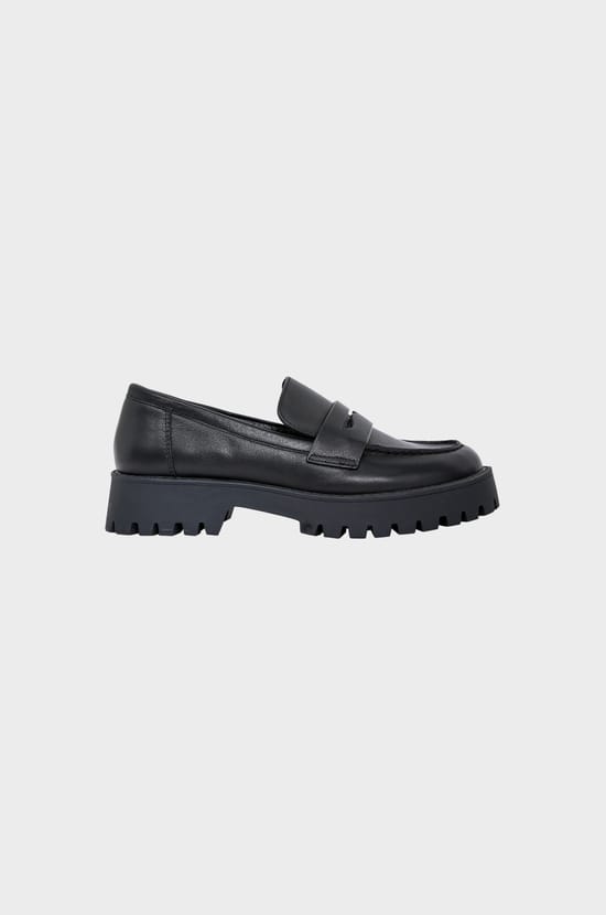 Leather loafers;${refinementColor}