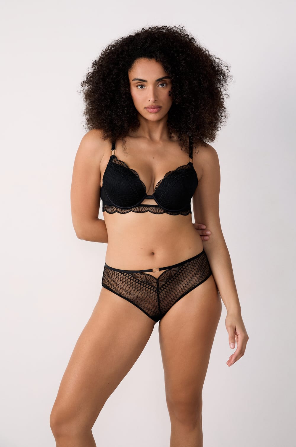 Bra N&ordm;  5: Bra con foam de encaje. Copa D-E;${refinementColor}