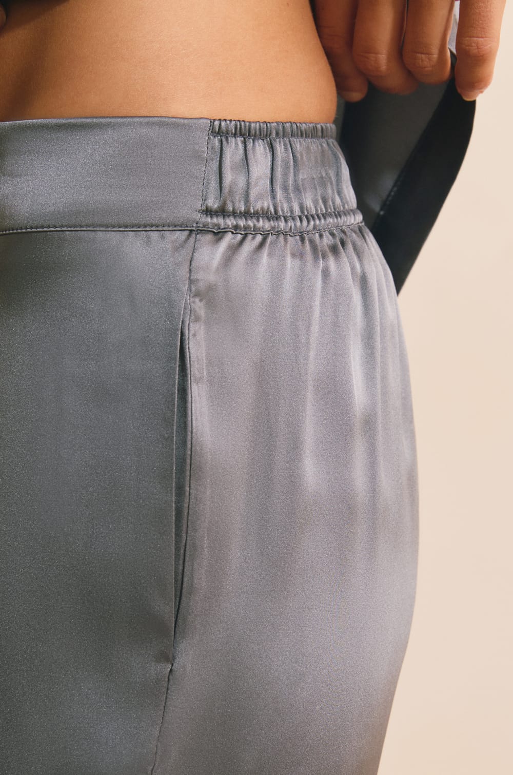 Pantalon de pyjama en soie;${refinementColor}