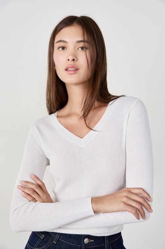 Pull col V avec laine;${refinementColor}