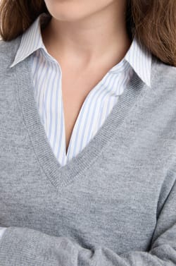 Pull col V avec laine;${refinementColor}