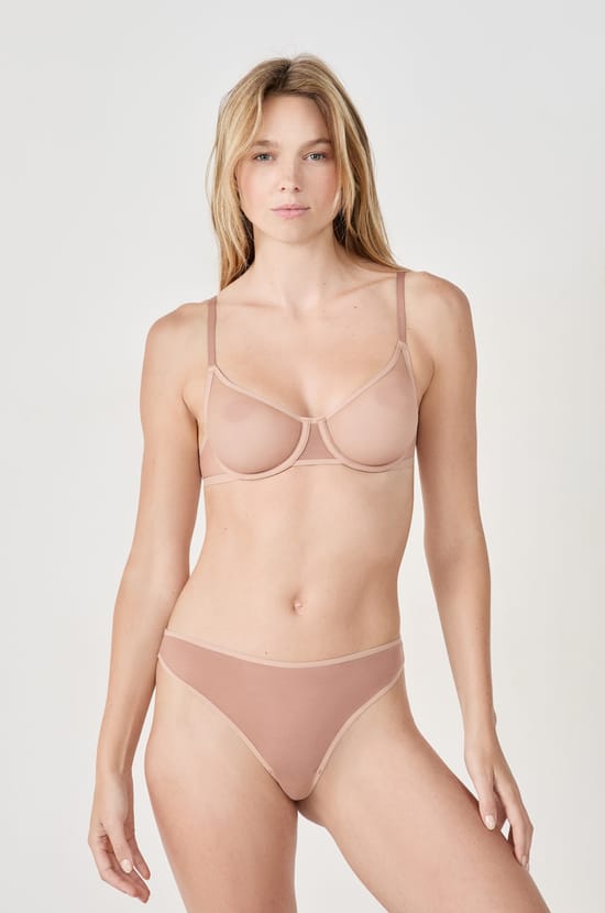 String transparent en tulle;${refinementColor}