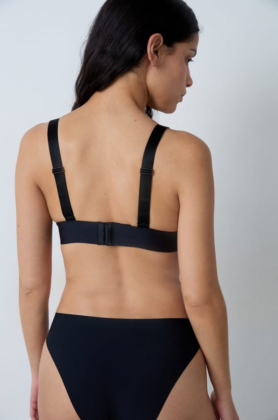 Wireless triangle bra in mesh;${refinementColor}