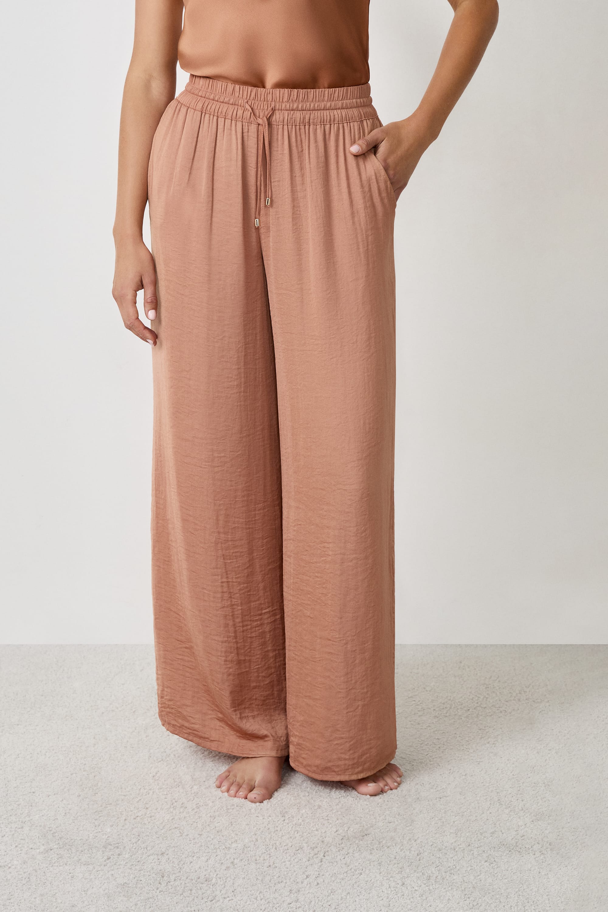 pantalon satiné coupe large