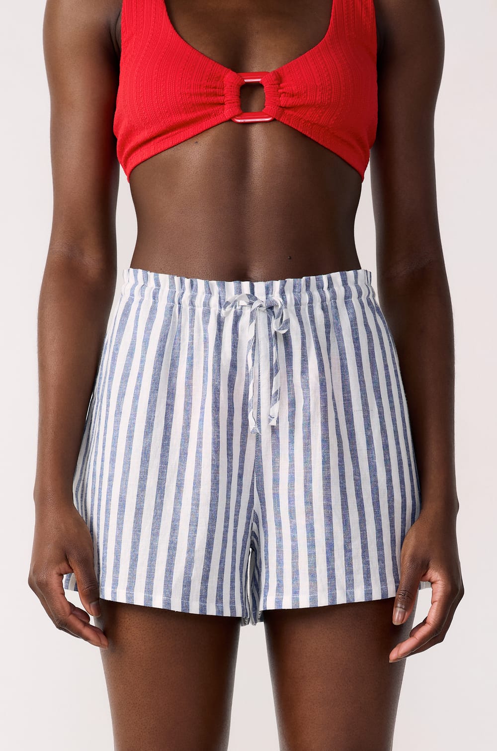 Pantalón corto de lino con lazada;${refinementColor}