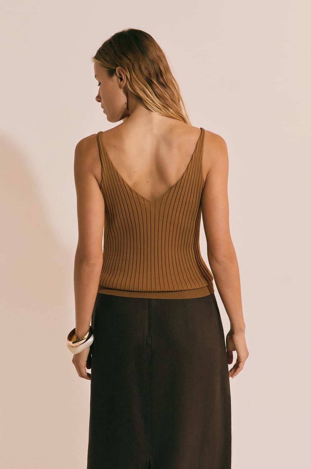 D&eacute;bardeur col V;${refinementColor}