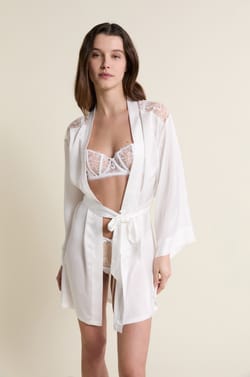 D&eacute;shabill&eacute; satin&eacute; avec ceinture;${refinementColor}