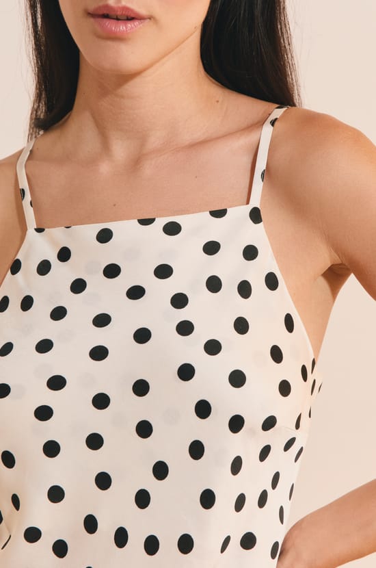 Robe longue &agrave; fines bretelles &agrave; pois;${refinementColor}