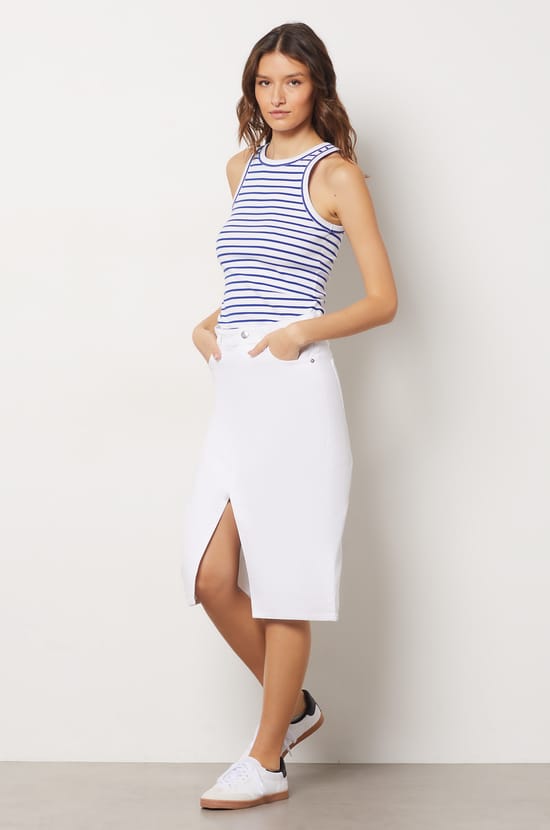 Long skirt with front slit;${refinementColor}