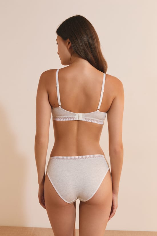 Wireless bra with lightly lined cups in organic cotton;${refinementColor}