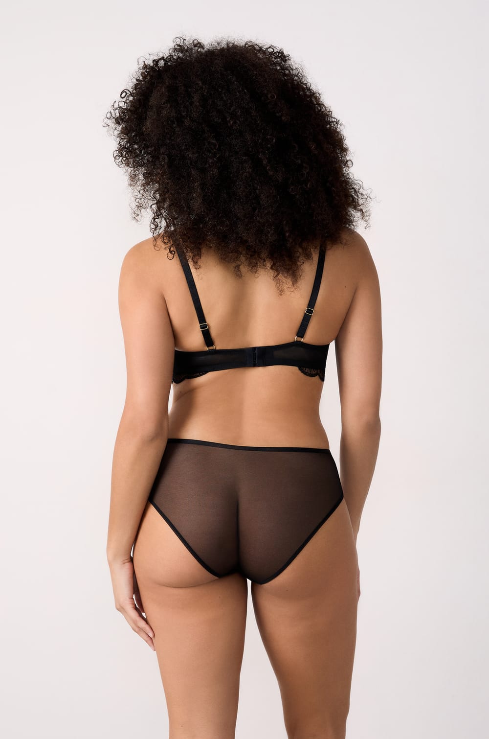 Bra N&ordm;  5: Bra con foam de encaje. Copa D-E;${refinementColor}