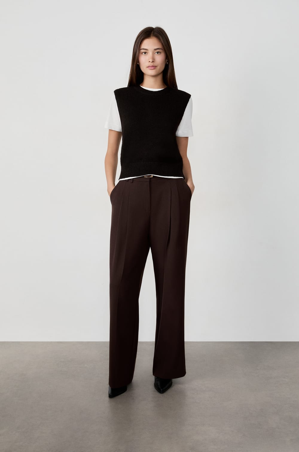 Sleeveless Round Neck Sweater;${refinementColor}