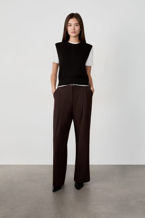 Sleeveless Round Neck Sweater;${refinementColor}