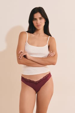 Tanga avec d&eacute;tail dentelle;${refinementColor}
