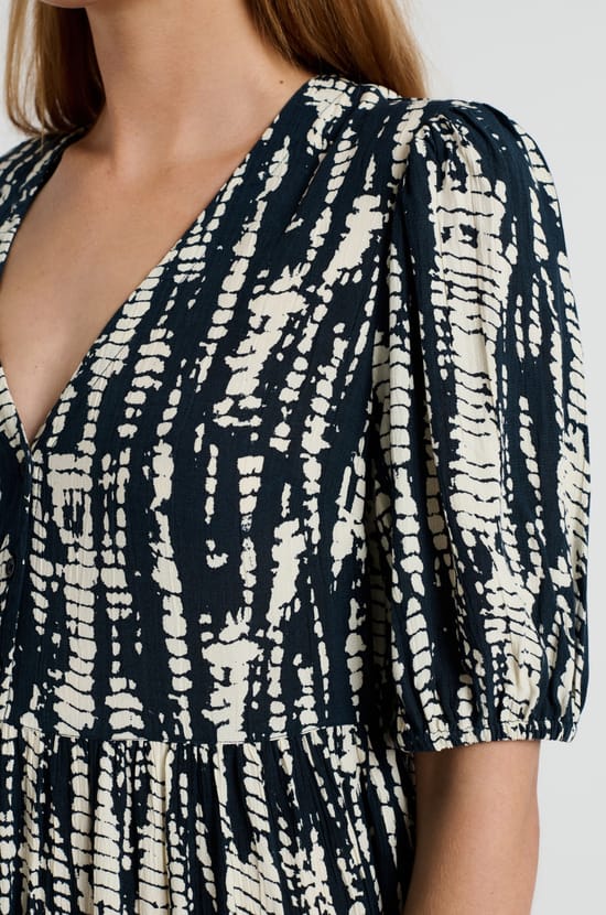 Long V-neck printed dress;${refinementColor}