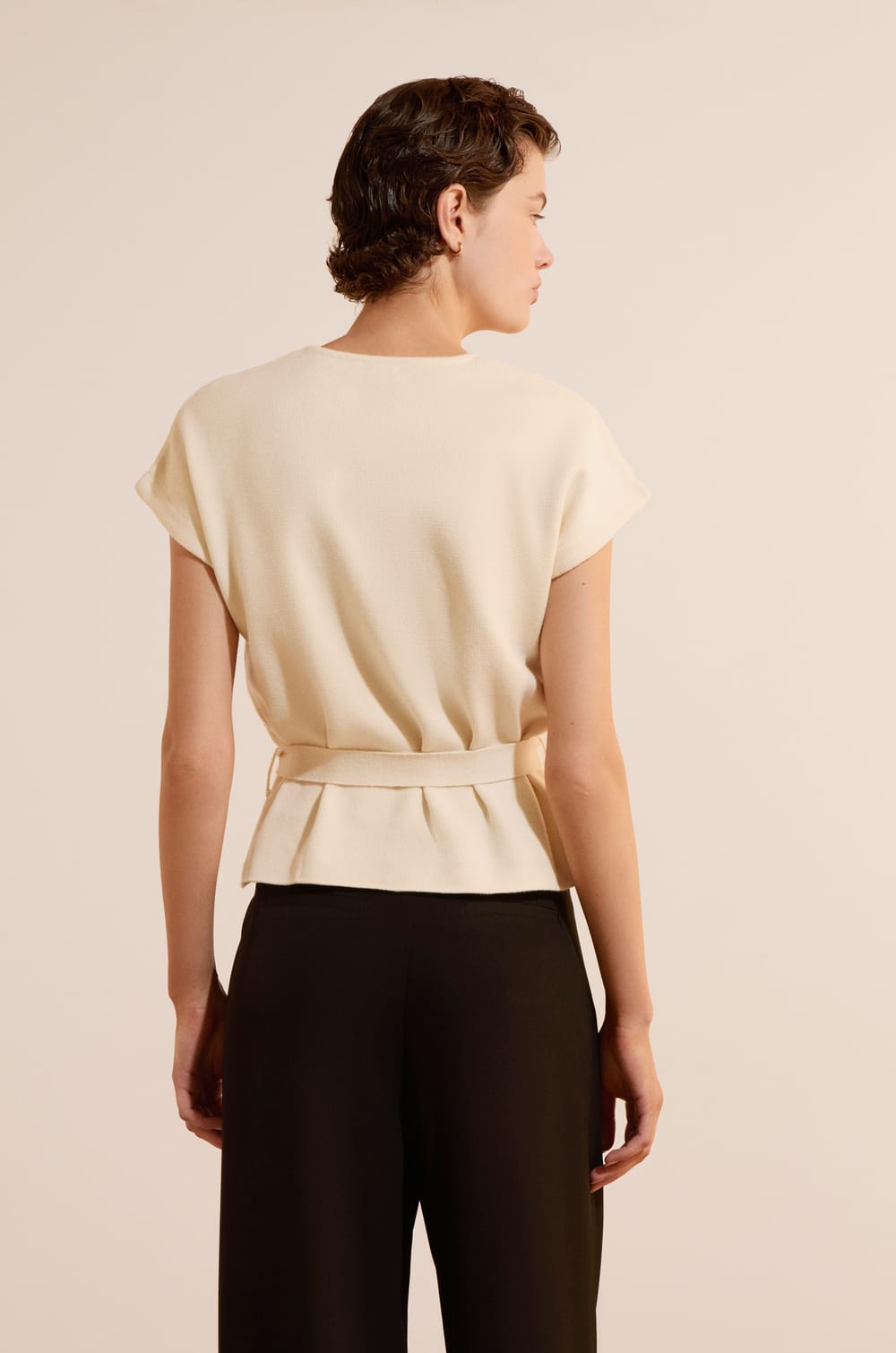 Cardigan &agrave; manches courtes avec lien &agrave; nouer;${refinementColor}