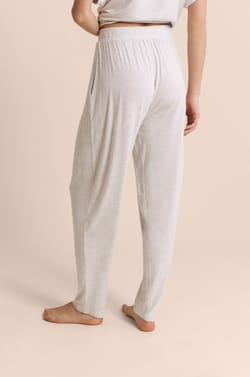 Pantalon de pyjama droit &eacute;lastiqu&eacute; r&eacute;alis&eacute; avec une fibre enrichie en Aloe Vera;${refinementColor}