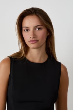 Sleeveless T-shirt;${refinementColor}