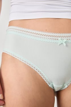 Shorty microvezel met kant details;${refinementColor}
