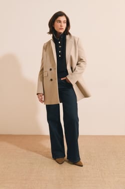 Manteau mi-long crois&eacute; avec laine;${refinementColor}